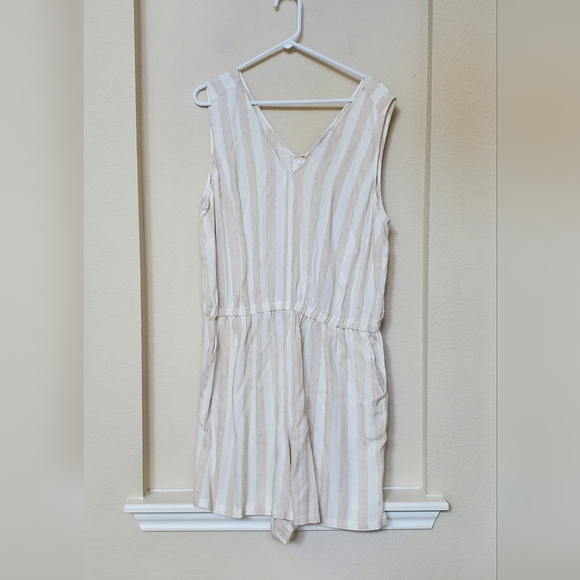 Loft Plus Size V Neckline Romper with Belt.  Size 18 - Picture 1 of 9